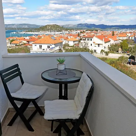 Apartment Kostelic Murter