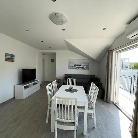 Apartment Kostelic *